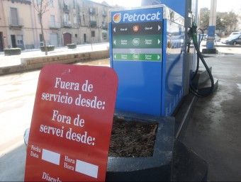 Segons càlculs de l'Associació d'estacions de servei de Barcelona (Aesb), des de 2010 cap aquí a Catalunya s'han tancat 19 benzineres cada any, de mitjana.  ARXIU