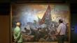 Jordi Millet i Nicolau Domingo admiren la gran tela d'Antoni Estruch ‘L'Onze de Setembre del 1714' al Museu d'Història de Catalunya JUANMA RAMOS
