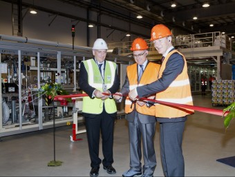 Toni Mata, Xavier Gibert i Magnus Groth, durant l'acte d'inauguració de la nova línia.  L'ECONÒMIC