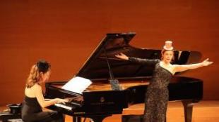 Patricia Petibon va actuar ahir a la nit a la sala de cambra de l'Auditori de Girona JOAN SABATER