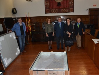 La lletrada de la Diputació de Lleida, al centre, amb representants del TSJA a Saragossa. DDL
