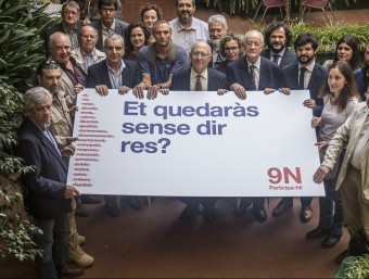 Joan Rigol amb els representants d'entitats que secunden la campanya ALBERT SEGURA