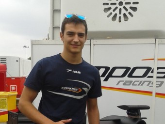 Àlex Palou, al costat d'un antic cotxe de GP2 de l'equip Campos al Circuit de Barcelona-Catalunya, diumenge passat V.F.