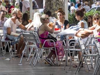 Les pernoctacions turístiques han fet un salt espectacular els darrers trenta anys.  ALBERT SALAMÉ