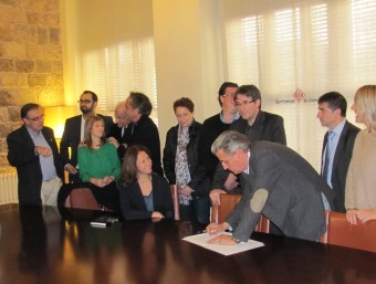 L'acte de signatura que es va fer ahir al matí a l'Ajuntament de Girona. 