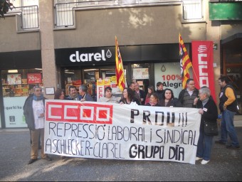 La concentració que hi va haver davant de Clarel del Carrer de la Creu, de Girona. U.COMAS