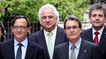 El president de l'AMI, Josep Maria Vila d'Abadal, amb el president de la Generalitat, Artur Mas, al Pati dels Tarongers ACN / ARXIU