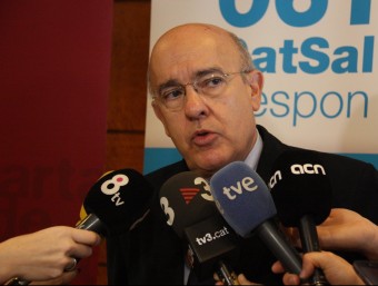El conseller de Salut, Boi Ruiz, ahir atenent els mitjans de comunicació ACN