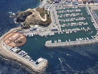 El port de Llançà , amb a la part esquerra de la imatge, la ubicació de la llotja de peix PORTS DE LA GENERALITAT