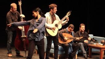 Shantala Shivalingappa amb Ferran Savall, a la guitarra, en un assaig recent. J. SABATER