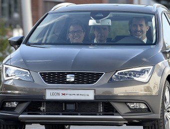 Artur Mas, José Manuel Soria i Felip VI , a l'interior del cotxe JOSEP LAGO / AFP