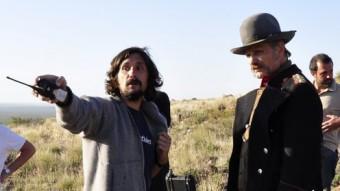 Lisandro Alonso dóna instruccions a Viggo Mortensen durant el rodatge de 'Jauja' NOUCINEMART