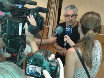 Juanma Ramon davant els mitjans de comunicació valencians. EL PUNT AVUI