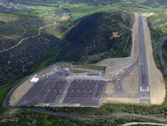 L'aeroport té una sola pista i pot acollir avions d'un màxim de 45 places. Foto: ARXIU