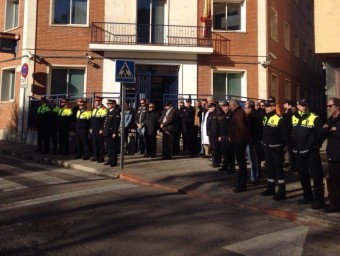 La concentració ahir a la comissaria de la Policía Nacional a Girona