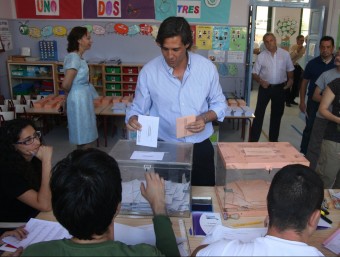 L'exalcalde de Paterna, Lorenzo Agustín, votant en els últims comicis municipals. ARXIU
