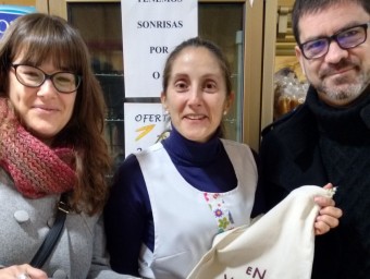 Emili Altur i Lluna Àrias en la visita al Dolcet, forn Sant Roc i Vilaplana. EL PUNT AVUI