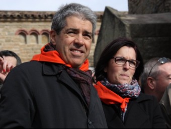 El conseller de la Presidència, Francesc Homs, i l'alcaldessa de Santa Eugènia de Berga, Anna Franquesa, aquest diumenge a la Festa dels Tonis ACN