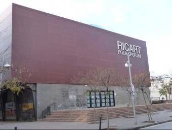 La piscina del poliesportiu Ricart s'ha tancat perquè l'Ajuntament no pot pagar els costos de la reparació. M.M