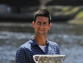 Djokovic, ahir amb el trofeu AFP / PAUL CROCK