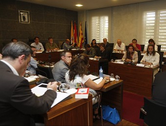 Imatge d'arxiu de la sala de plens de Castelldefels. Divendres es van aprovar els comptes del 2015. O. DURAN
