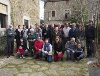 Una foto de família dels cuiners i gastrònoms que van participar a la jornada a Cantonigròs, a Osona EL PUNT AVUI