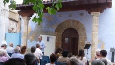 Acte cultural organitzat per «La Fénix Troyana» a les portes de la mesquita de Xelva. ESCORCOLL