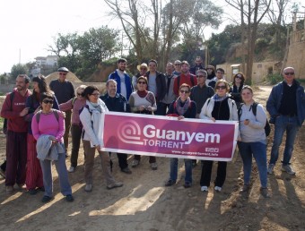 Algunes de les persones de Guanyem Torrent assitents a l'activitat. ESCORCOLL