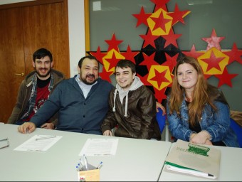 Joves representants de Guanyem Torrent amb el president d'Esquerra Republicana.