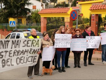 La manifestació ahir a Maçanet va oomptar amb molt pocs participants. MANEL LALDÓ
