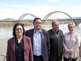 Cinta Agné (ERC), Joan Piñol (CiU), Francesc Launes (PP) i Dolors Gurrera (PSC) són els quatre candidats que es presenten a l'alcaldia de Móra d'Ebre. JUDIT FERNÀNDEZ