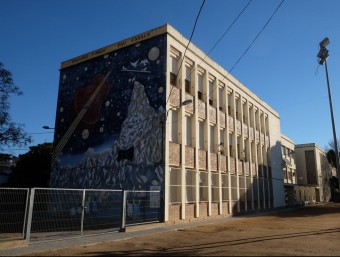 Aspecte exterior de l'escola Pau Casals , que va ser construïda a principis dels anys 70. LOCALPRES