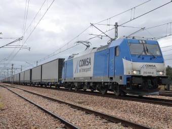 Tren de mercaderies de la companyia Comsa Rail Transport.  ARXIU