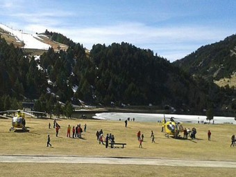Diversos helicòpters dels equips d'emergències es van dirigir dijous a la vall de Núria per realitzar el rescat ELRIPOLLÈS.INFO