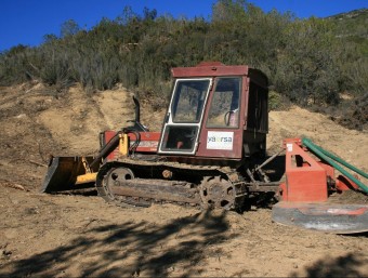 Maquinària pesant participa en la destrucció del bosc de Xulella. CEDIDA AE AGRÓ