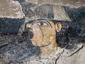 Detall de l'herald de la parusia, descobert fa poc a Sant Climent de Taüll (a l'esquerra).  Josep Losada