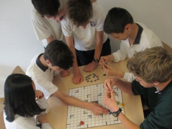 Alumnes amb altes capacitats del Saint George's School, en una de les activitats pensades especialment per a ells.