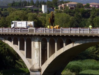 Els treballs per estudiar l'estat del viaducte, realitzats la primavera del 2006. R. E