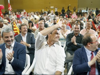 El líder del PSOE, Pedro Sánchez, ahir a Barcelona, entre el candidat socialista a la capital, Jaume Collboni, i el primer secretari del PSC, Miquel Iceta EFE