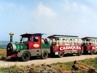 El trenet que va circular a Cadaqués fins al 2012 l'empresa del qual ha impugnat el concurs actual EL PUNT AVUI