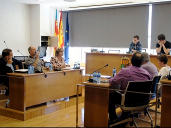 El Saló de Plens convertit en estudi de ràdio acull candidats i candidates. CEDIDA