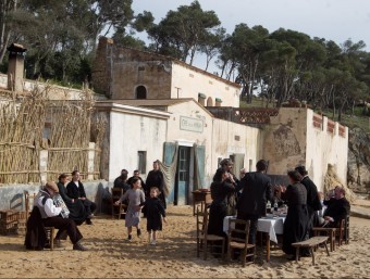 Shooting of the film El Cafè de la Marina on Castell beach. TV3