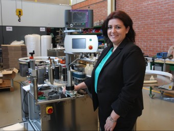 Sonia Sánchez, directora general de VAHC i de MSL, a la planta de Martorelles.  FRANCESC MUÑOZ