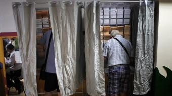Cabines de votació de les passades eleccions municipals. JOSÉ CUÉLLAR