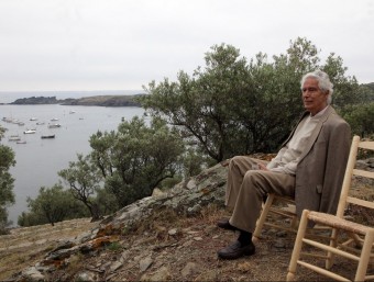 Antoni Pitxot, el juny de l'any passat, al mirador de la casa de Dalí davant la badia de Portlligat JOAN SABATER