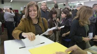 Catalans votant durant el 9-N JOSEP LOSADA