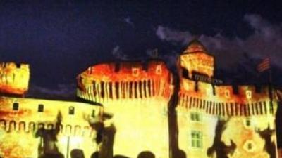 El Castellet amb il.luminacions de Sant Joan.