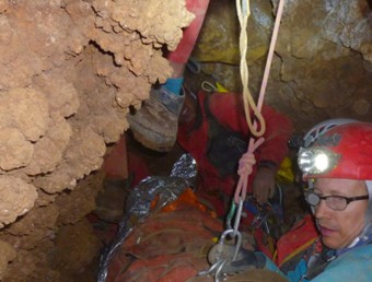 El difícil rescat de l'espeleòleg a la cova d'en Cuberes, dins el terme municipal de la Conca de Dalt