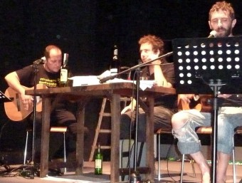 Fernández, Caño i Penalba durant la seva actuació al teatre de l'Orfeó Popular, que es va omplir de públic. R. E