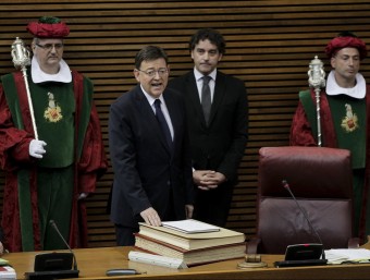 Ximo Puig promet el seu càrrec com a Molt Honorable President de la Generalitat Valenciana davant les Corts Valencianes. RÈUTERS